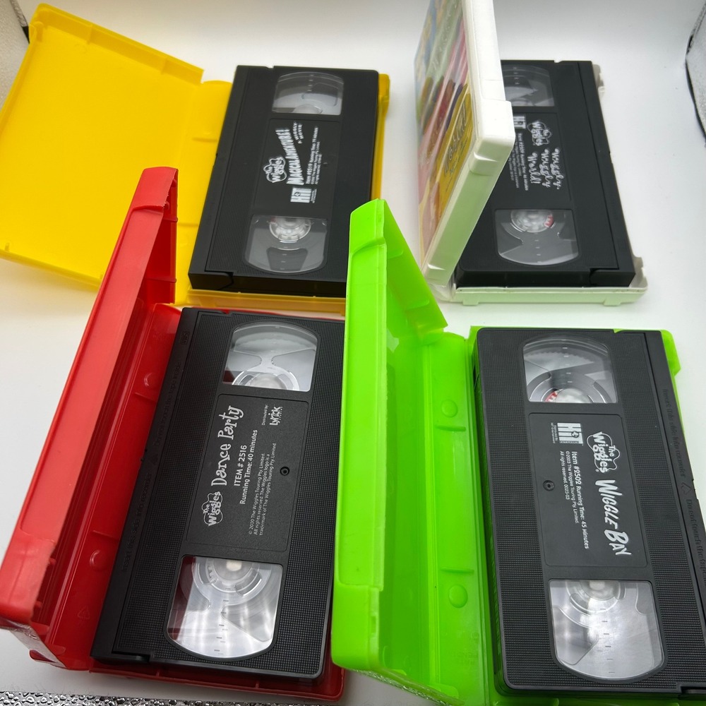 The Wiggles VHS Lot of 4 Dance Party Wiggle Bay Wiggly World Magical Adventure - Picture 9 of 10